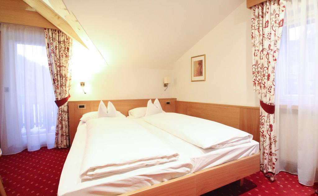 Garni Crepaz Bed & Breakfast Selva di Val Gardena Phòng bức ảnh