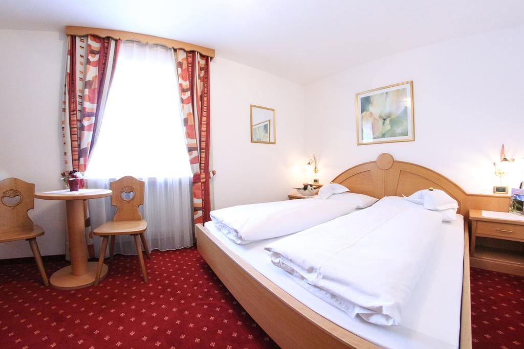 Garni Crepaz Bed & Breakfast Selva di Val Gardena Ngoại thất bức ảnh