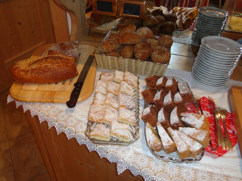 Garni Crepaz Bed & Breakfast Selva di Val Gardena Ngoại thất bức ảnh