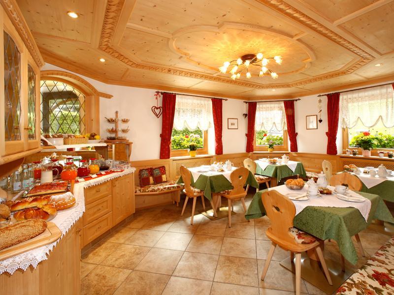 Garni Crepaz Bed & Breakfast Selva di Val Gardena Ngoại thất bức ảnh