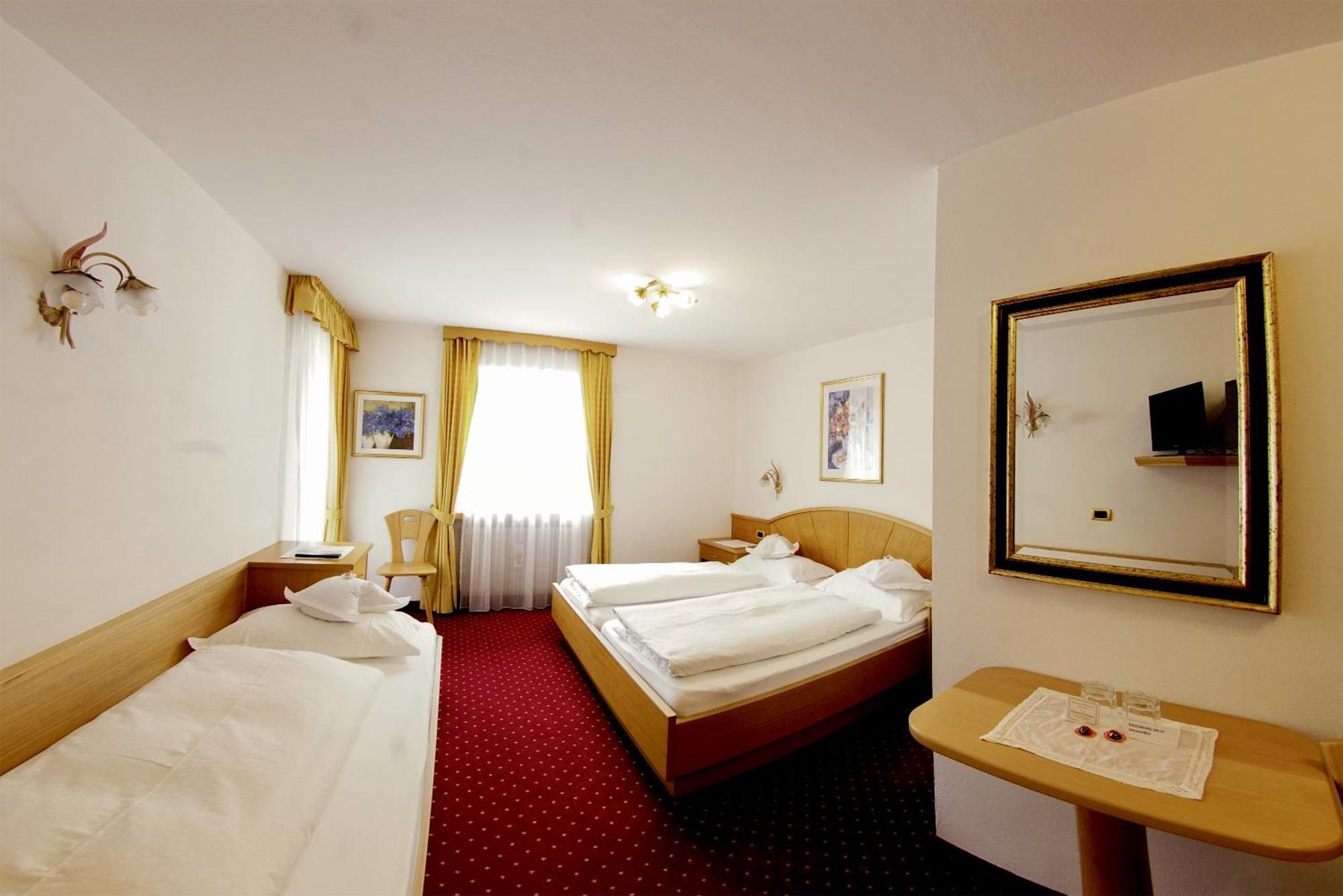Garni Crepaz Bed & Breakfast Selva di Val Gardena Ngoại thất bức ảnh