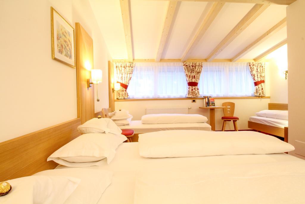 Garni Crepaz Bed & Breakfast Selva di Val Gardena Ngoại thất bức ảnh