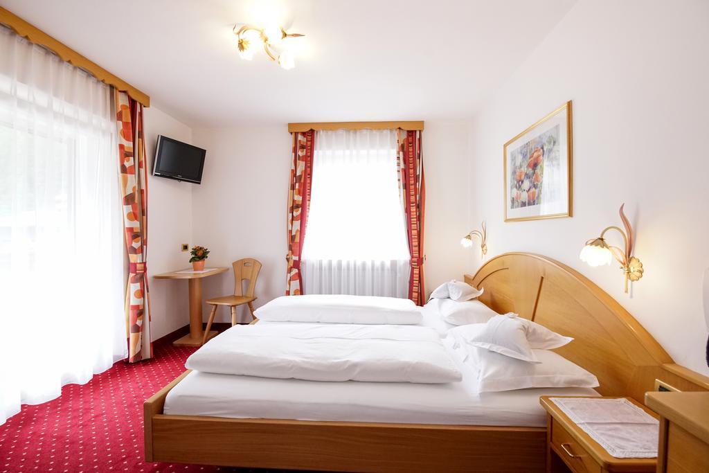 Garni Crepaz Bed & Breakfast Selva di Val Gardena Ngoại thất bức ảnh