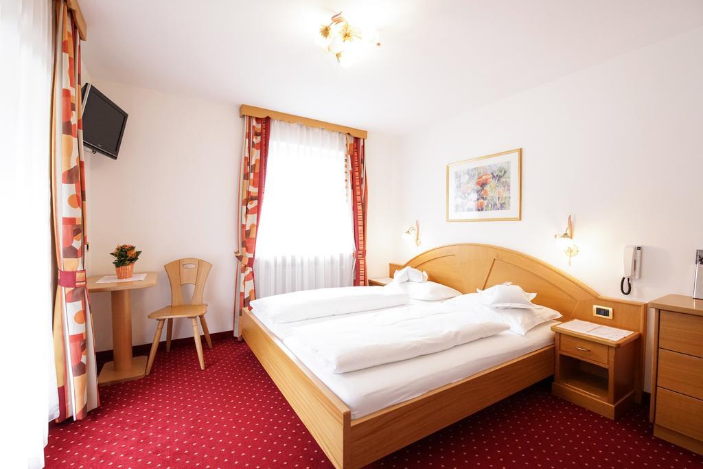 Garni Crepaz Bed & Breakfast Selva di Val Gardena Ngoại thất bức ảnh